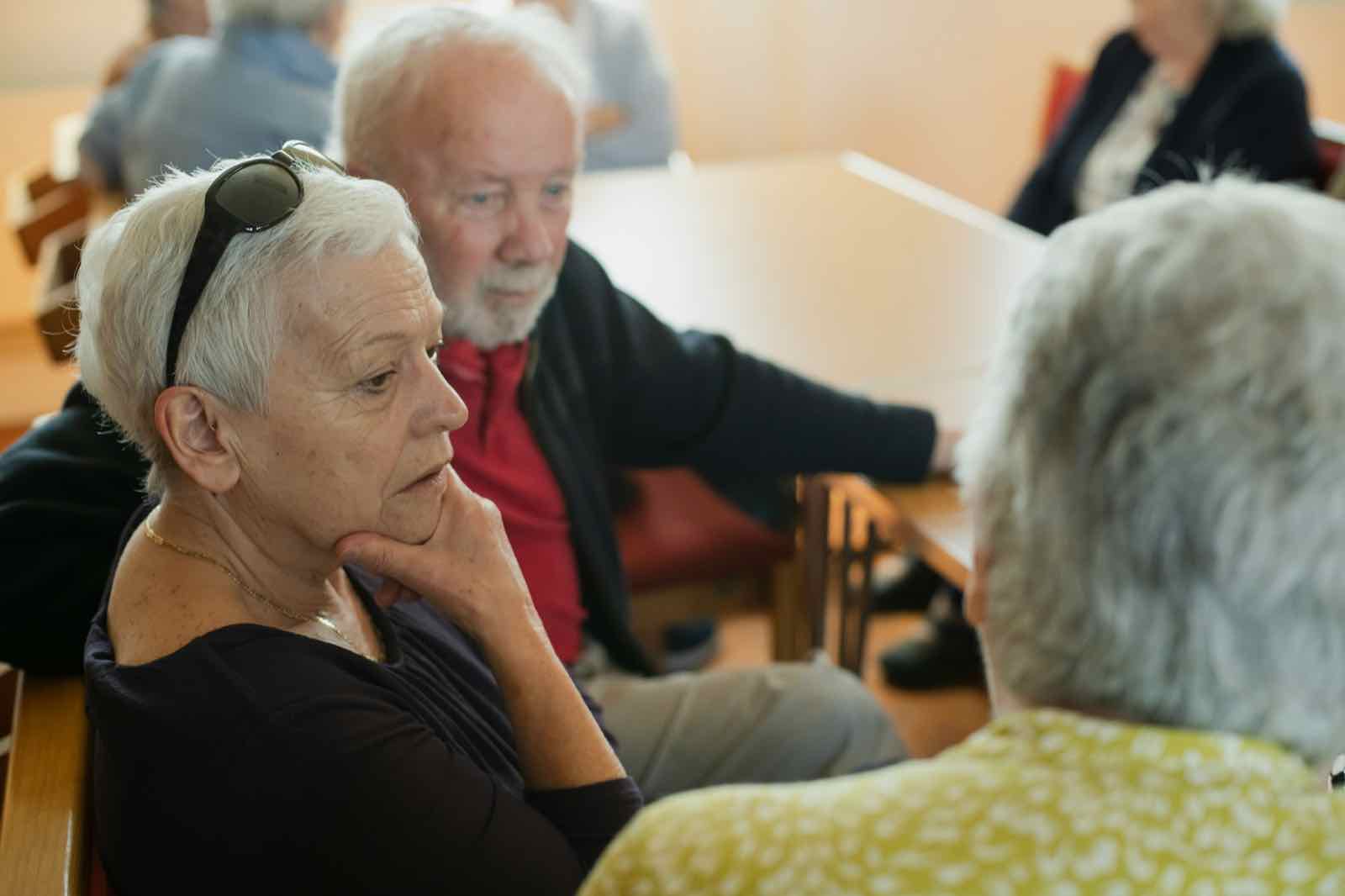 Eigentümer in einer Versammlung