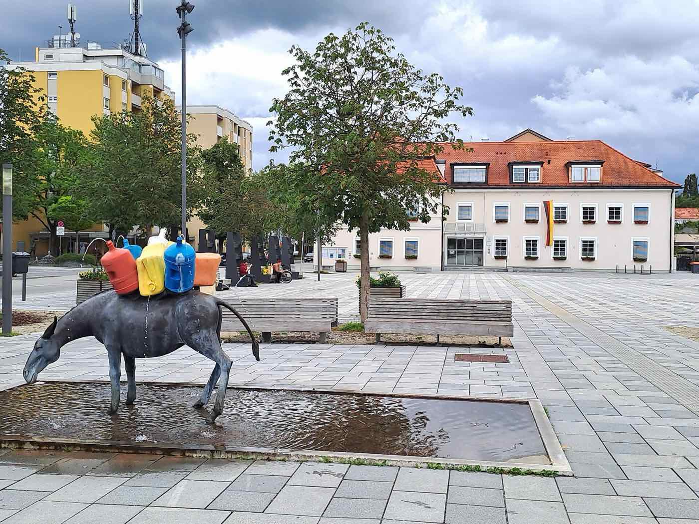 Der Stadtplatz mit dem Eselsbrunnen
